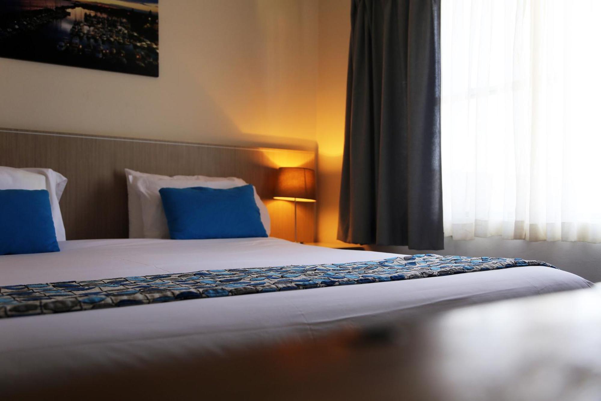 Zorba Waterfront Motel Батманс-Бэй Экстерьер фото